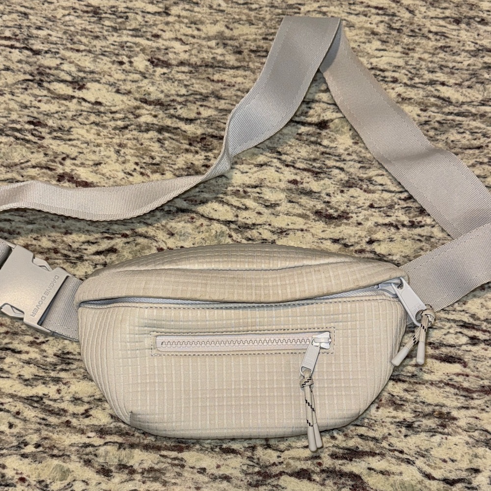 Dagne Dover Light Gray Belt Bag